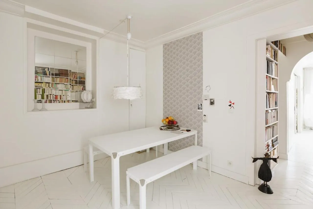 Spacious T2 Boulevard Beaumarchais Paris