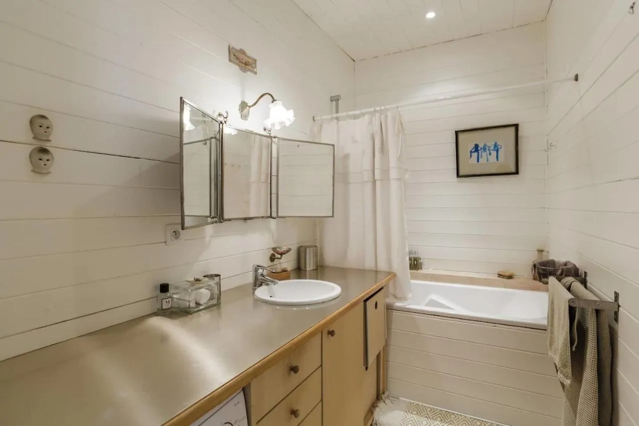 Spacious T2 Boulevard Beaumarchais Parijs Appartement