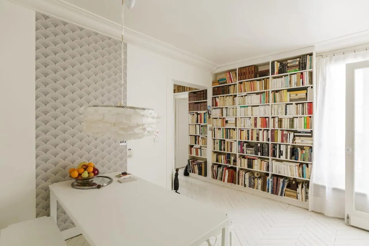 Spacious T2 Boulevard Beaumarchais Parijs Appartement